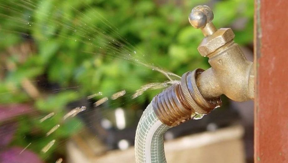 نشتی محل بست شلنگی